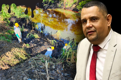 El alcalde de Esmeraldas, Vicko Villacís, compareció ante la Asamblea Nacional.