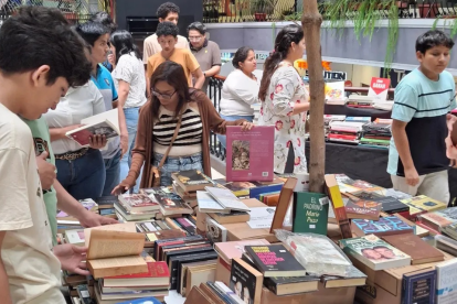 En Guayaquil, pequeñas ferias se establecen por cortos periodos en centros comerciales.