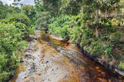Los ríos contaminados por el derrame de petróleo en Esmeraldas.