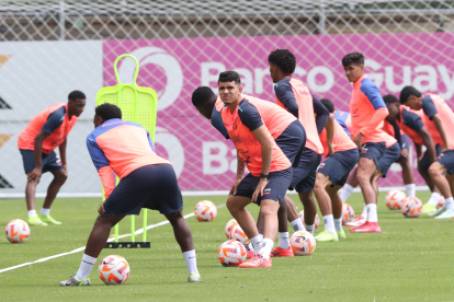 Kendry Páez fue convocado en Ecuador para la fecha 13 y 14 de las Eliminatorias.