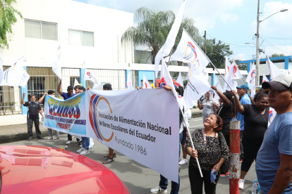 La Asociación de Alimentación Nacional de Bares Escolares reclamó por contratos que no se han firmado en planteles de la parroquia Febres Cordero, en Guayaquil.