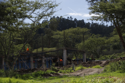 Pequeñas y grandes construcciones se han desbordado en el Ilaló.