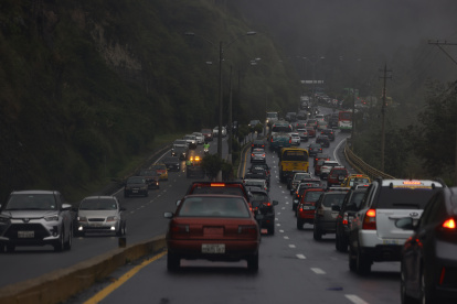 La medida se aplica en la mañana y en la tarde, al igual que los contraflujos en cuatro vías de la urbe.