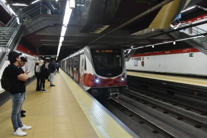 Se habilita la colocación de publicidad en las estaciones y en las pantallas de los trenes del metro.