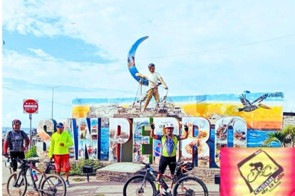 El grupo de Ciclistas de la Calle que realizó la travesía a Manabí.