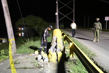 Así luce parte de la estructura del puente que se desplomó la tarde de este 19 de marzo.