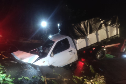 No hubo personas heridas por la caída del vehículo en el socavón,