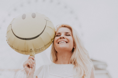 La felicidad como un derecho humano esencial y como un factor clave en el desarrollo