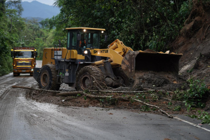 Este 20 de marzo se realizaron trabajos de limpieza en el kilómetro 61 de la Mitad del Mundo-Río Blanco.