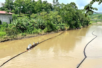 Los ríos de Esmeraldas están afectados por el derrame del crudo.