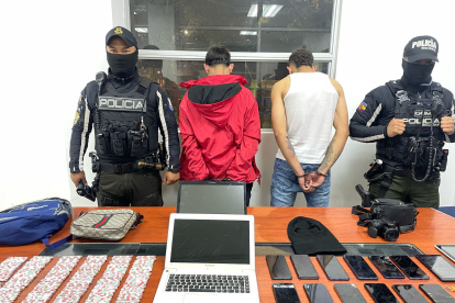 Los detenidos tienen 26 y 23 años. La Policía encontró diversas evidencias.