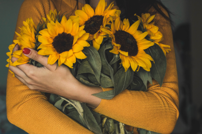 Regalar flores amarillas se ha vuelto un clásico cada 21 de marzo.