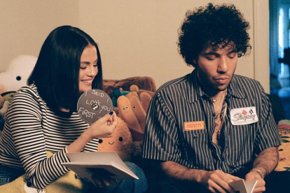 Selena Gómez y Benny Blanco se comprometieron después de un año de relación.