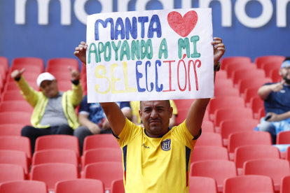 Aficionados de varias ciudades llegaron a Quito para alentar a la Tricolor.