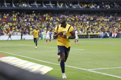 Enner Valencia celebró su gol junto al resto de sus compañeros en el partido de Ecuador ante Venezuela