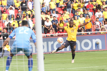 El goleador y capitán de la selección ecuatoriana de fútbol fue clave en la victoria 2-1 ante Venezuela. Anotó los dos goles.