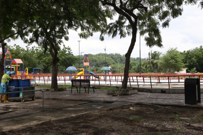 El parque acuático Viernes Santo ha dejado de recibir a visitantes. En esta época de vacaciones, los niños y jóvenes de La Fragata y otras zonas del sur de Guayaquil han perdido un espacio de recreación.