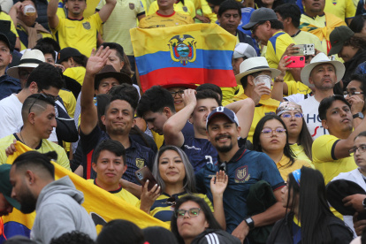 La hinchada de Ecuador cerca de festejar una nueva clasificación al Mundial.