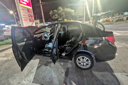 Durante el operativo, la Policía retuvo a un vehículo con fines investigativos.