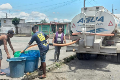 Uno de los principales problemas de la rotura del SOTE en Esmeraldas fue el suministro de agua.