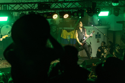 Más de 500 personas fueron a ver el concierto de Tierra Santa el jueves pasado. El triple los vio en Bogotá.