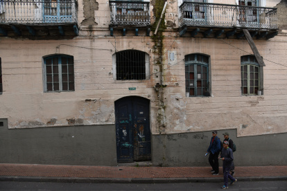 El 44% de los predios patrimoniales tienen daños por humedad y deterioro.