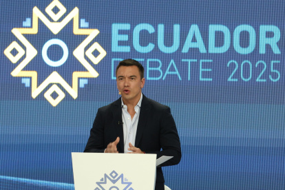 El presidente candidato Daniel Noboa durante el debate electoral.