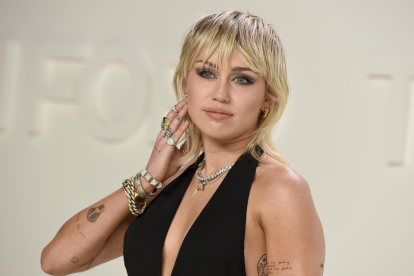 Miley Cyrus es una actriz y cantante que salió a la fama con su papel de Hannah Montana en Disney.