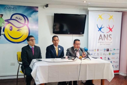 Representantes de la Alianza Nacional por la Salud hablaron con los medios de comunicacón.