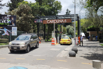 En la zona azul de la av. República de El Salvador hay 245 plazas para autos y 41 para motos.