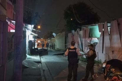 Daños visibles en una vivienda tras la explosión en el barrio Adolfo Bucaram, Machala.