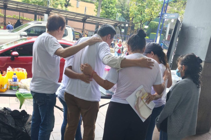 ONG. La Fundación Celebra la Vida trabaja con los más necesitados en la calles de la ciudad de Guayaquil.