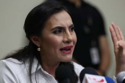 La vicepresidenta Verónica Abad no podría ejercer la Vicepresidencia, luego de que el TCE la sancionó con la pérdida de sus derechos políticos.