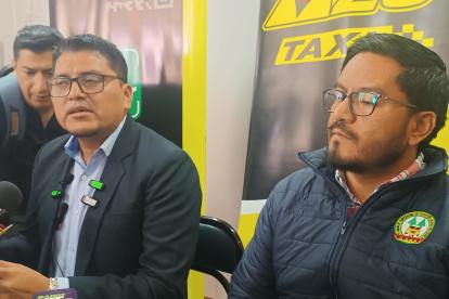 El gremio del taxismo de Azuay ofreció una rueda de prensa para respaladar a conductor investigado por supuesta violación.