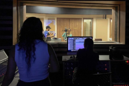 El estudio de grabación de la UArtes recibe a las compositoras para la reedición de los temas.