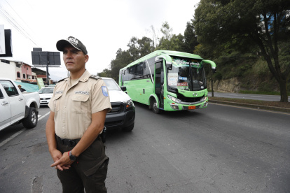 Vigilancia. Luego del asalto, la Policía reforzó el control en la avenida.