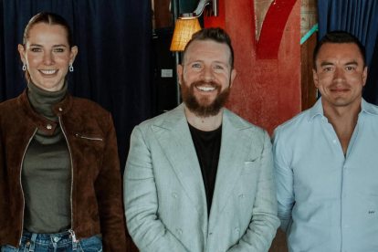 Daniel Noboa y Lavinia Valbonesi en una entrevista con Daniel Habif, mostrando su faceta más personal fuera de la política.