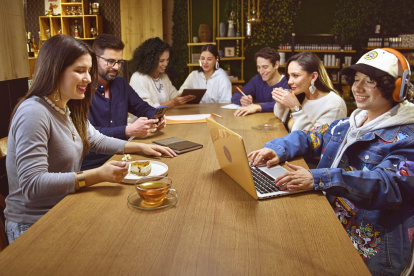 Generación. La generación Z debe adquirir hábitos financieros saludables.