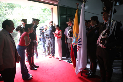 La presidenta de la Asamblea, Viviana Veloz, al ingreso del lugar donde sesionó el Pleno.