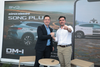 Martín Solís, gerente comercial, y Simón Pérez, general manager en Ecuador.