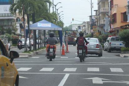 La medida está vigente para autos y motos. No aplica para personas con discapacidad o de la tercera edad