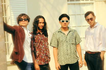 Callejón Zaruma está formada por Jack Paul (voz y guitarra), Fabricio Carriel (batería y coros), Arturo Loor (bajo y coros) y  Bryan Once (voz y guitarra).