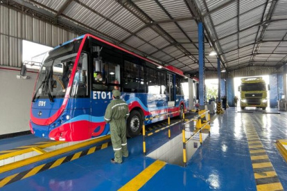 Los 46 trolebuses ya aporbaron la revisión técnica vehicular y están matriculados.