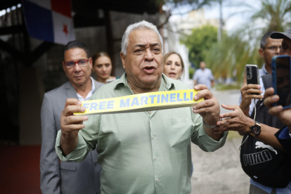 El abogado del expresidente panameño Ricardo Martinelli, Alejandro Pérez, fue registrado este jueves, 27 de marzo, al atender a la prensa, en Ciudad de Panamá (Panamá).