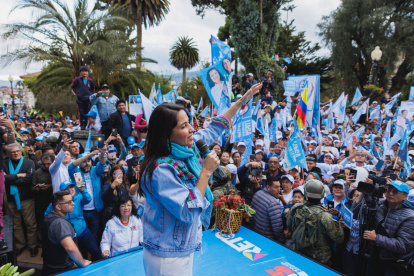 La candidata correísta Luisa González durante una acto de campaña.