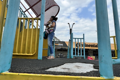 Deterioro. En las instalaciones de los juegos también se requiere el reemplazo de la carpeta de caucho. Además, en ciertas áreas y estructuras ya hay presencia de óxido.