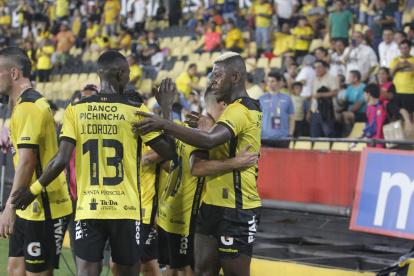 Todo el festejo del golazo de Gabriel Cortez con sus compañeros.