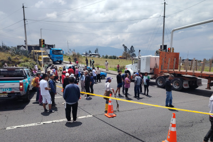 Moradores del barrio cerraron la Panamericana y exigen la construcción de un puente peatonal para evitar más atropellos.