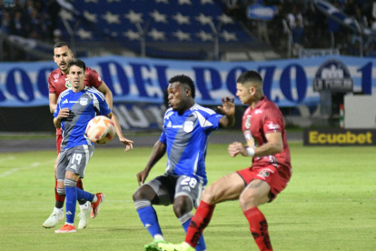 Emelec sacó un empate ante Mushuc Runa en el estadio Olímpico de Riobamba.