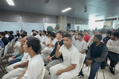 Deportados pasan por un filtro al llegar a Venezuela.